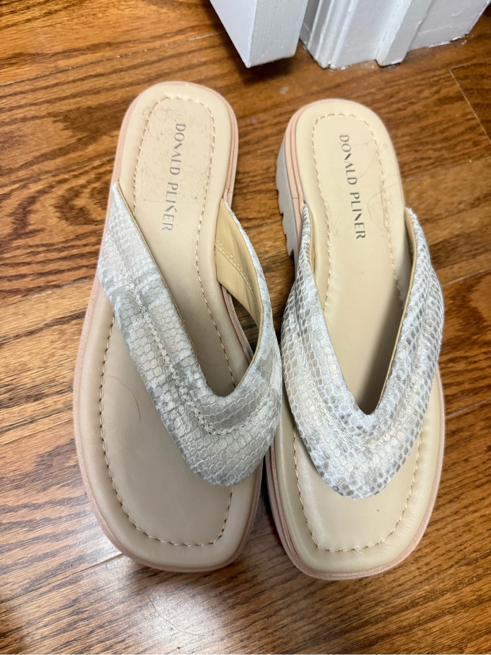 Donald Pliner Silver Snake Print Platform Thong Sandals Wedge Y2K Size 9